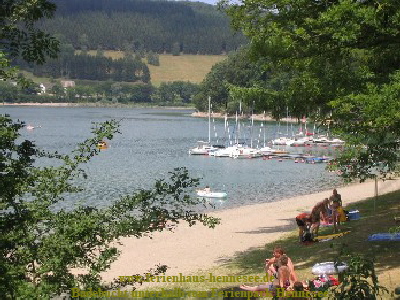 Sauerland Hennesee : Freibad und Hafen unterhalb vom Ferienpark Hennesee